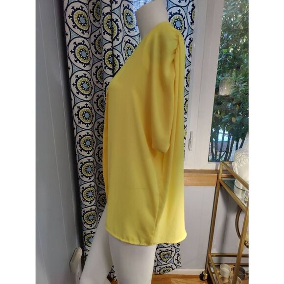 Everly Plus Size Blouse - Picture 2 of 4